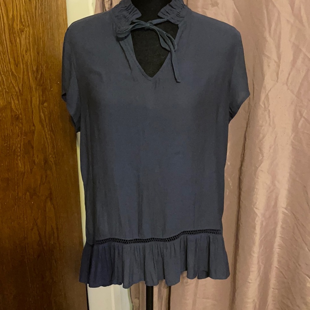 🔥CLEARANCE 🔥Ro & De catwalk to sidewalk,ruffle hem top,sz.L